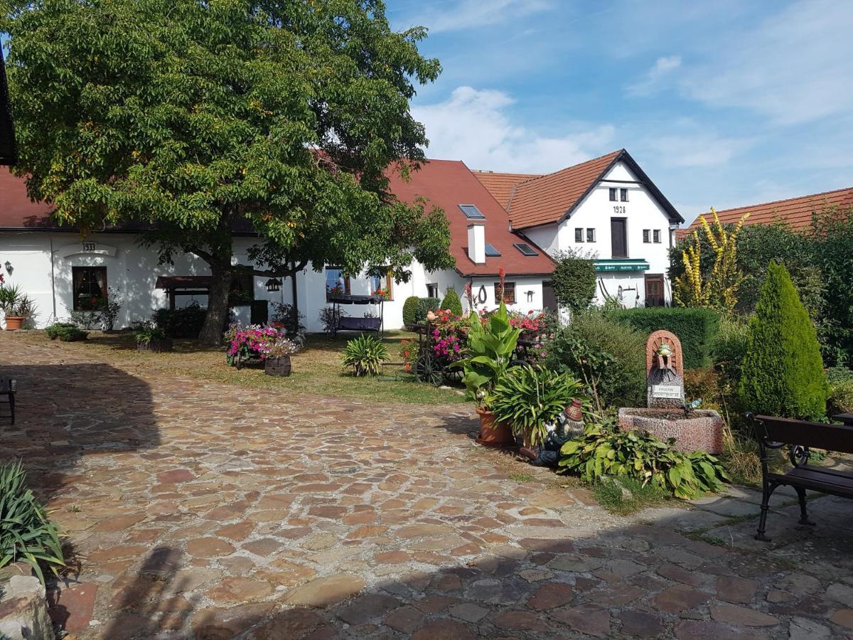 Hostinec Selsky Dvur Zbiroh Exterior foto